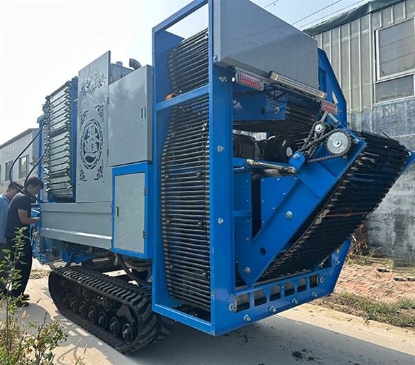 自走聯(lián)合收獲機(jī)