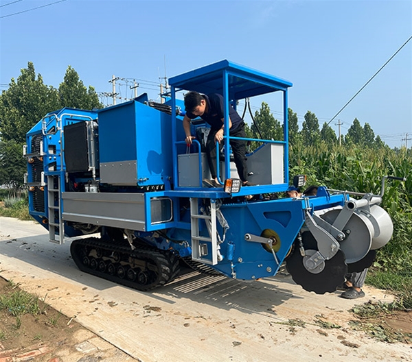 自走聯(lián)合收獲機